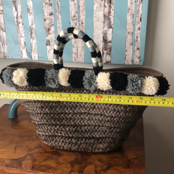 NWT Kayu straw Beach tote with pom-poms - Picture 6 of 7